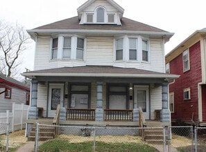 Building Photo - 2240 N Kenwood Ave
