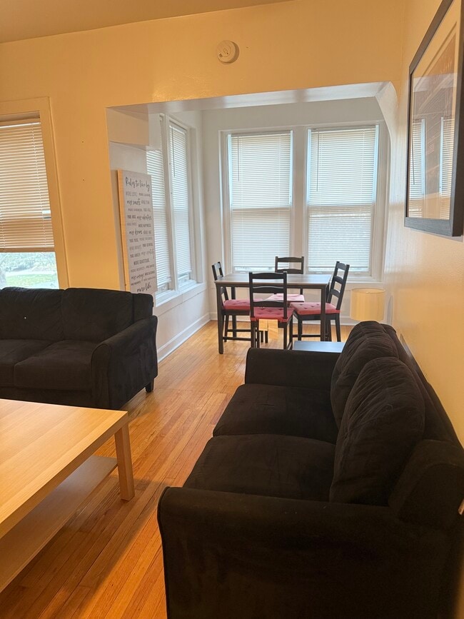 Building Photo - 829 Mulford Street