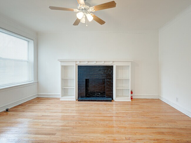 Building Photo - 2222 E 70th St