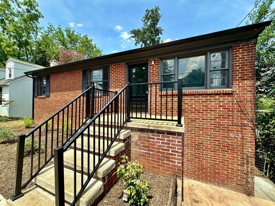 Photo - gb2737-203 Palatine Ave