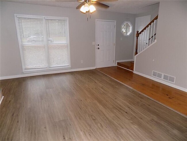 Foto del edificio - 2438 3 Bars Dr