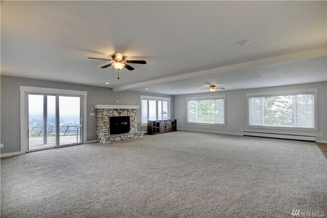 Foto del edificio - 2 Bed 2 Bath Duplex on Burlington Hill