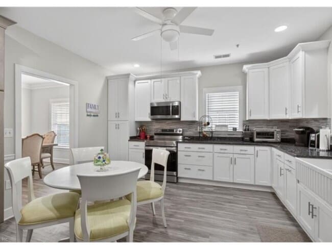 Building Photo - Beautifully located in a gated, well-kept, and highly sought-after bayfront community,