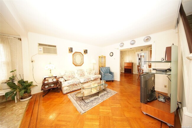Foto del edificio - 89-29 70th Ave