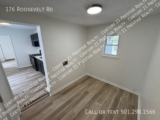 Building Photo - 176 Roosevelt Rd