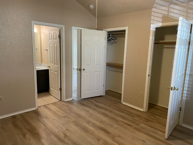 Building Photo - 204 Prairie Springs Loop