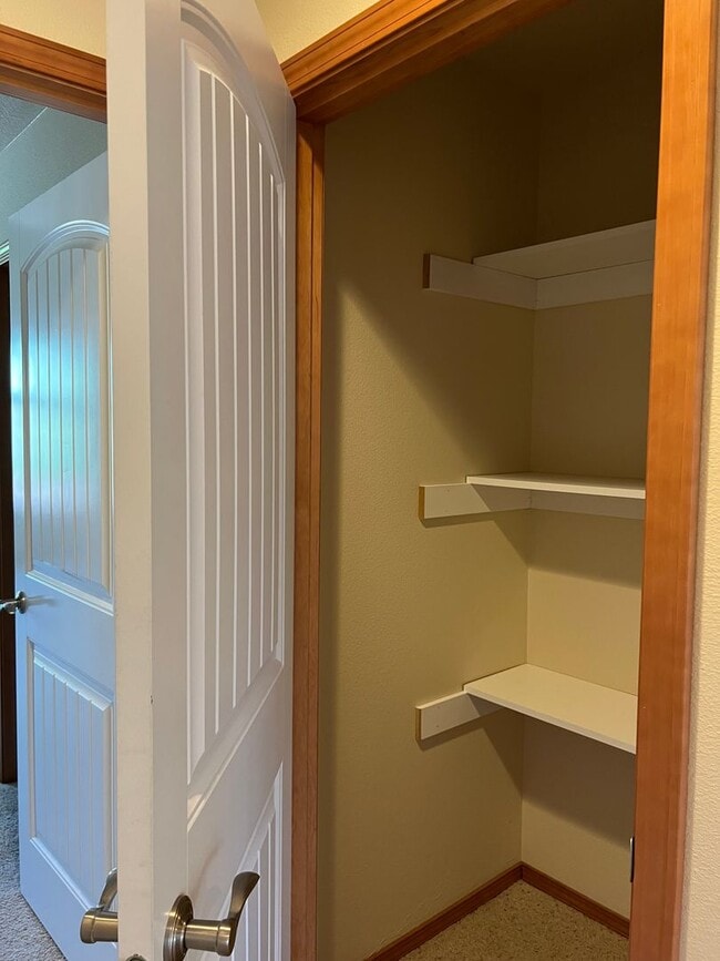 Building Photo - 417 SW Pemberly Loop