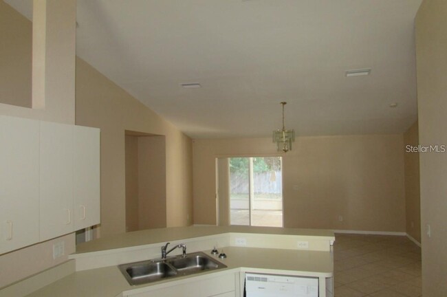 Building Photo - 3314 S Salford Blvd