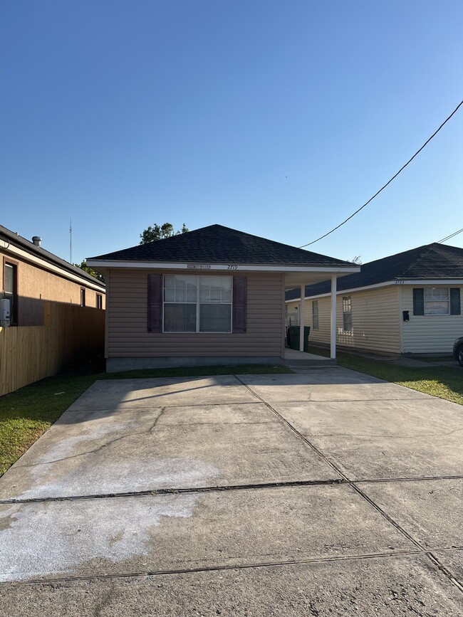 Building Photo - 2719 Huey P Long Ave