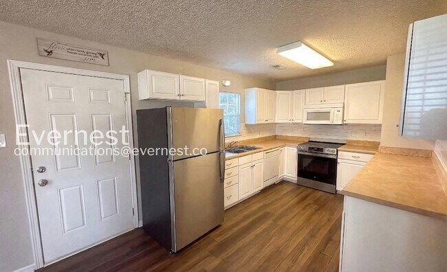 Foto del edificio - 3002 Sonya Dr NW