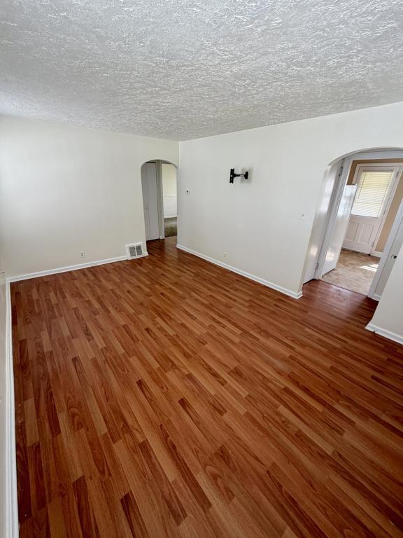 Building Photo - 26 Meadowbrook Ave