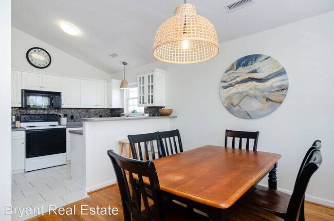 Building Photo - 3 br, 2 bath House - 305 Charlotte Avenue ...