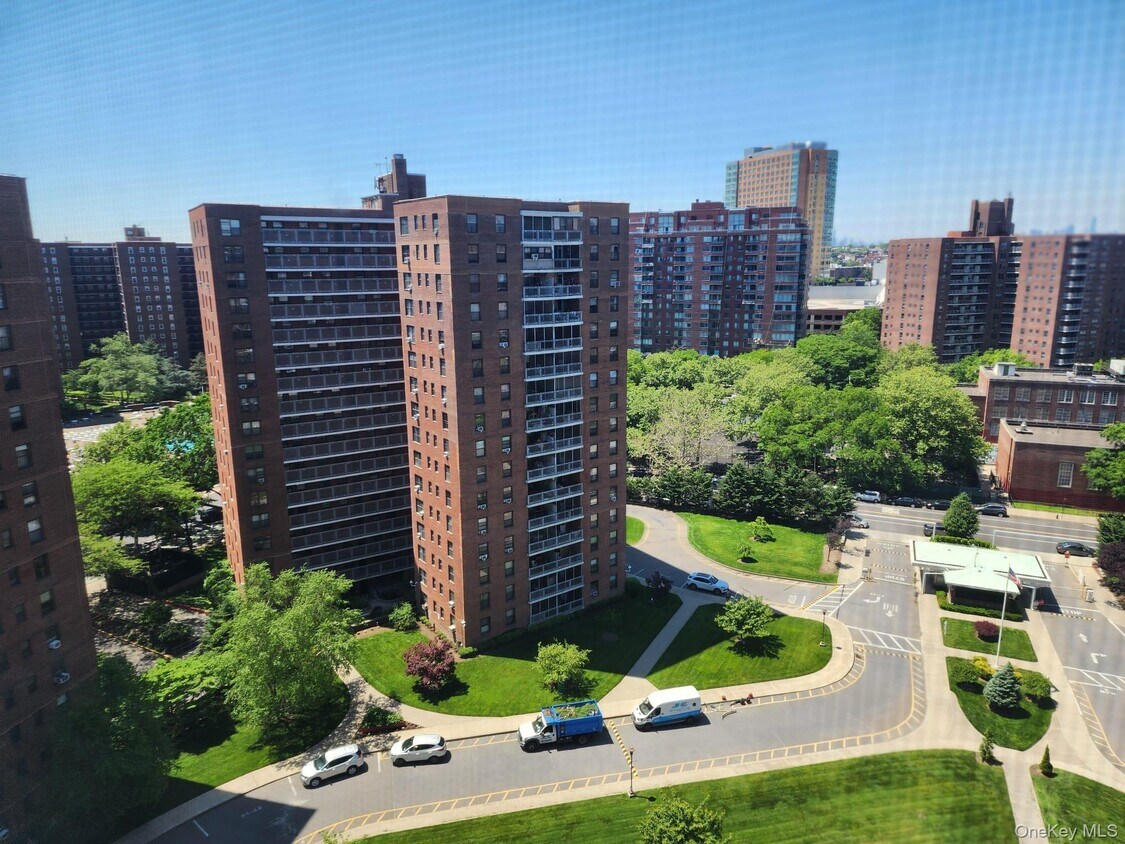Building Photo - 61-25 98th St