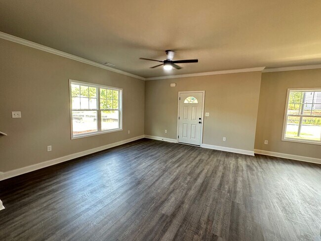 Building Photo - 4 Bedroom New Build Available for Pre-Leas...