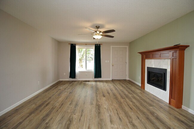 Building Photo - Incredible Remodeled 3 Bedroom/1.5 Bath Or...