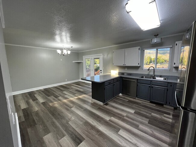 Foto del edificio - 1442 Willowbrook Dr