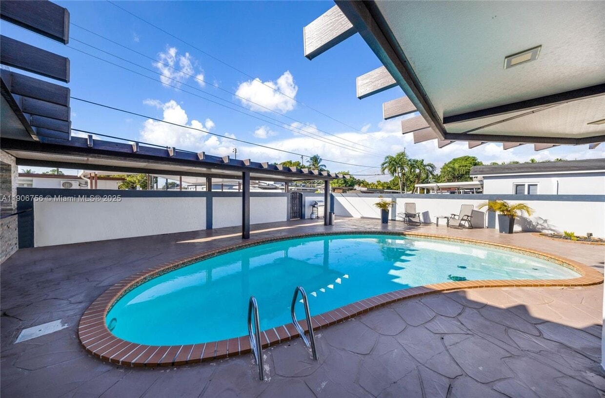 Foto principal - 490 W 33rd Pl