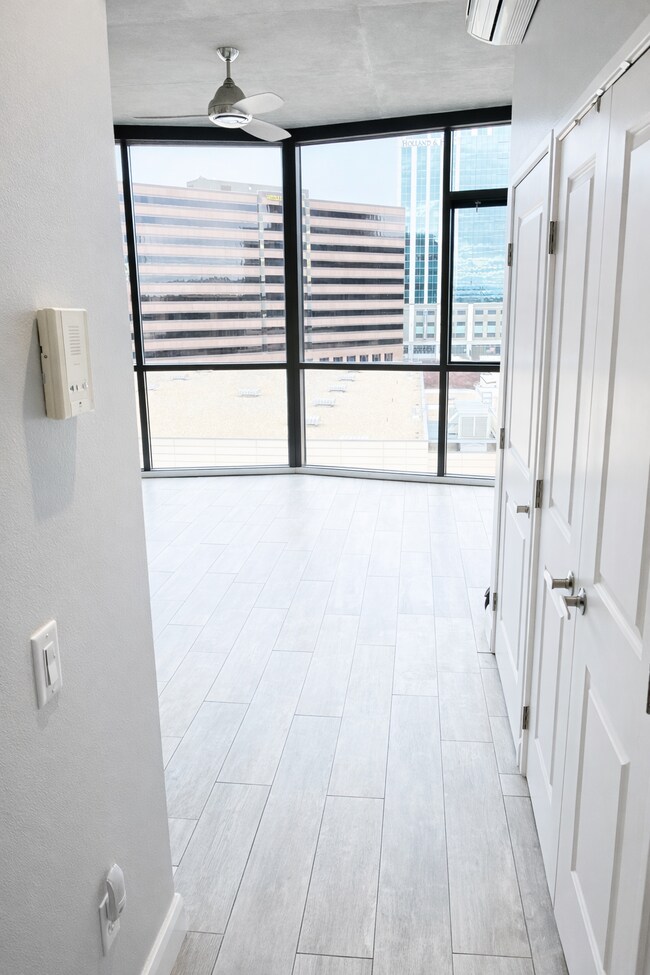 Foto del edificio - 851 W Front St