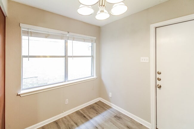 Foto del edificio - 3206 Teakwood Cir