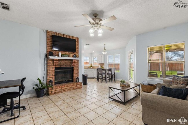 Foto del edificio - 5411 Forest Cove Dr