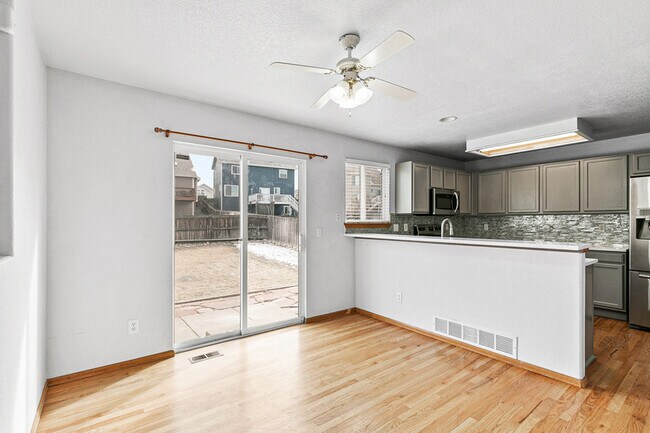Building Photo - 5946 S Winnipeg St