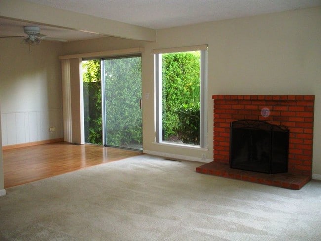 Building Photo - 3 Bedroom Los Gatos Duplex off Pollard