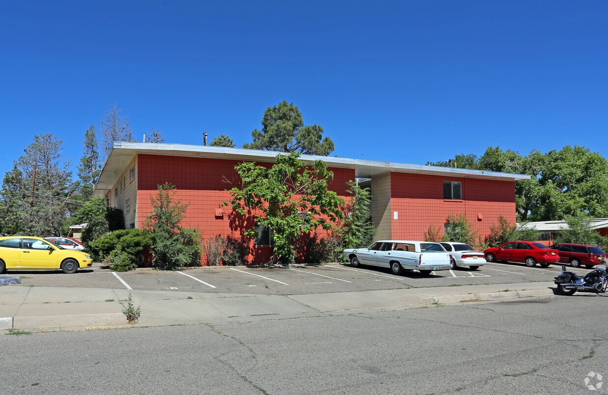 Foto del edificio - 4311 Zuni Rd SE