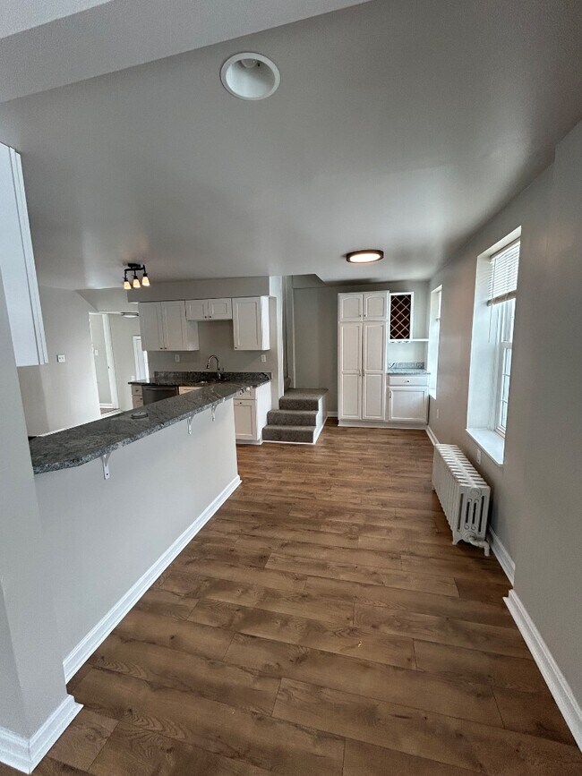 Foto del edificio - 7030 Front River Rd