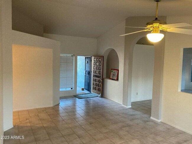 Foto del edificio - 4641 W Whitten St