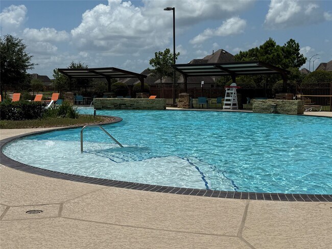 Foto del edificio - 8439 Oakland Hts Ln