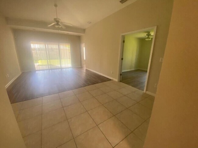 Foto del edificio - 1 Ryarbor Dr