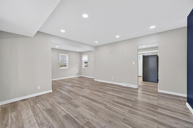 Foto del edificio - 12 Revere Rd