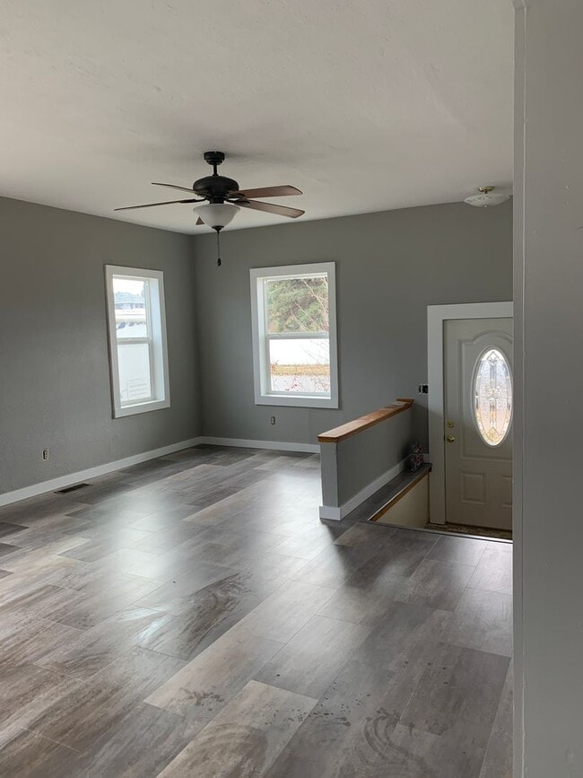 Building Photo - Updated 3 bedroom, 2 bath house
