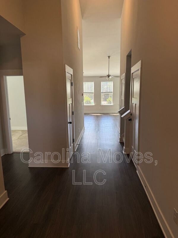 Building Photo - 129 Foxbank Cir