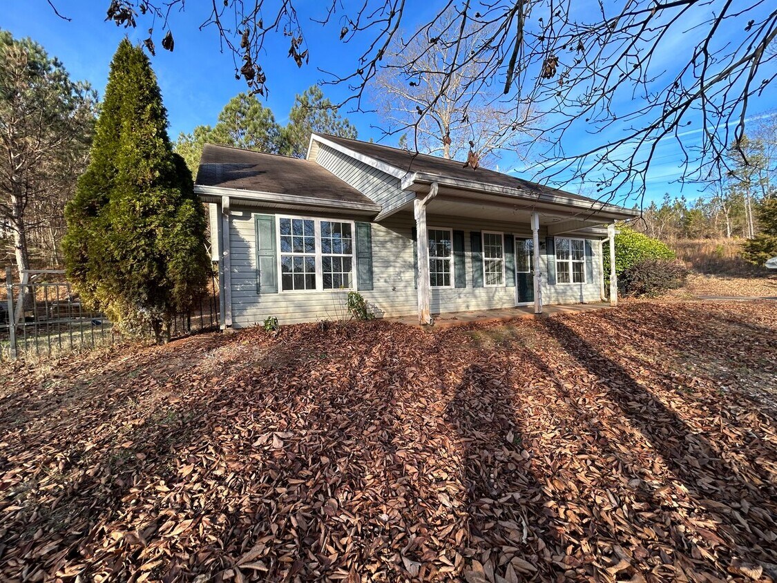 Primary Photo - Updated 3/2 House in Silver Creek- $1,495