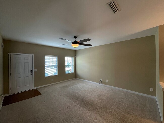 Foto del edificio - 12763 Livengood Ln
