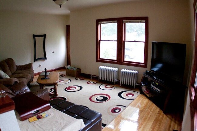 Foto del edificio - 2414 Quincy St NE