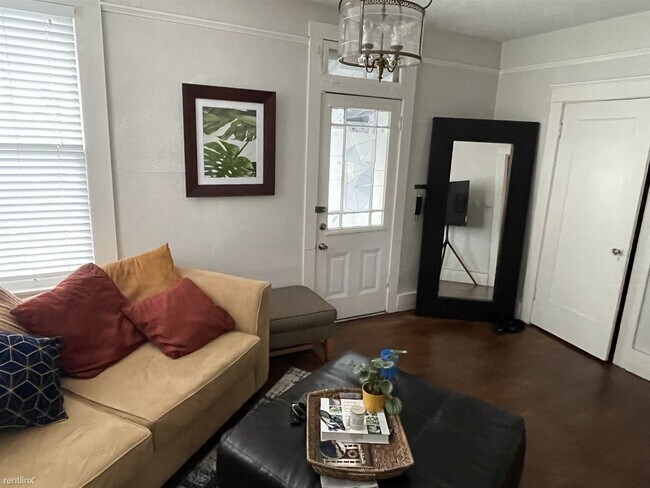 Foto del edificio - 1 br, 1 bath House - 3621 Fourth Avenue 3625