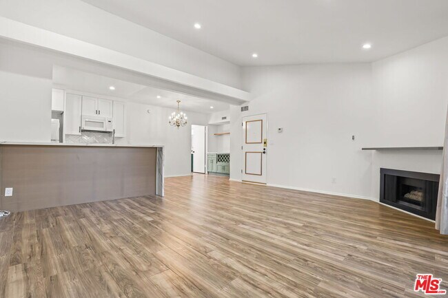 Foto del edificio - 5500 Lindley Ave