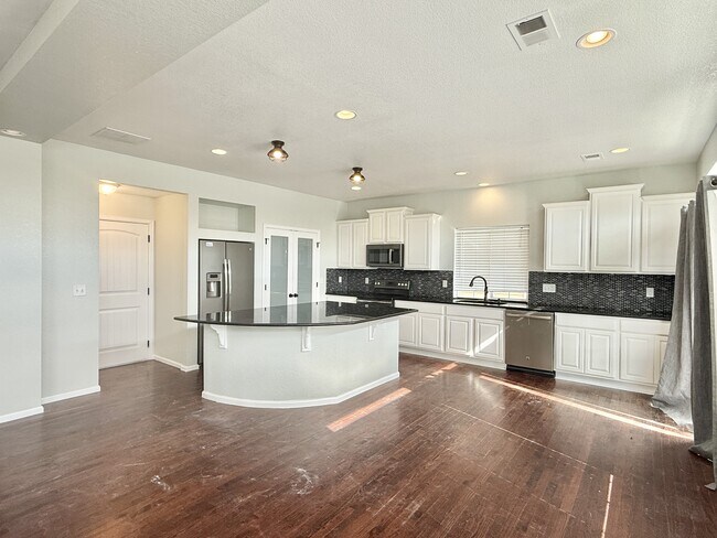 Foto del edificio - 3403 Yellowwood Ln