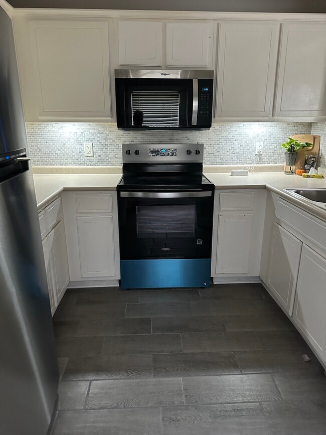 Building Photo - 104 Camellia Ct