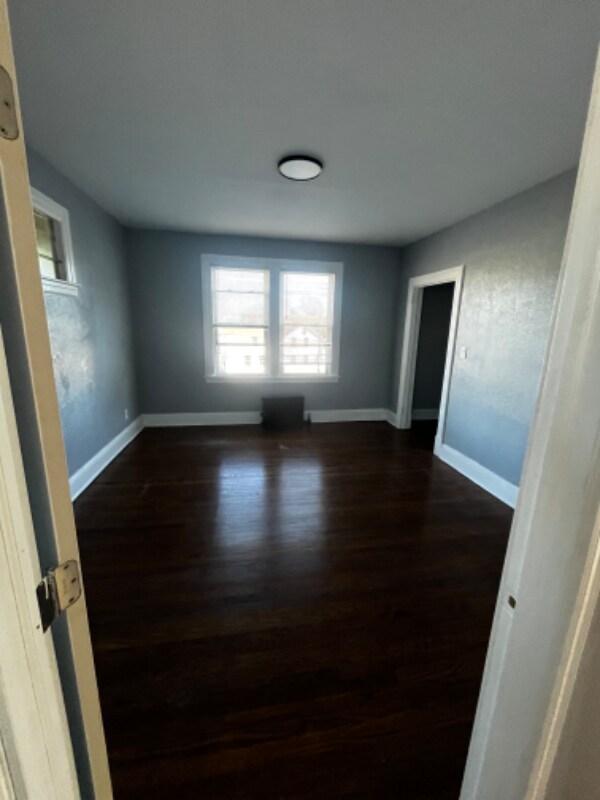 Building Photo - 57 Love Ln