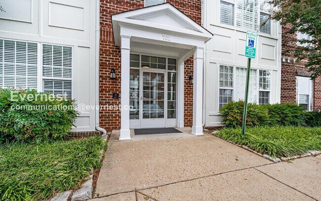 Foto del edificio - 701 Cobblestone Blvd