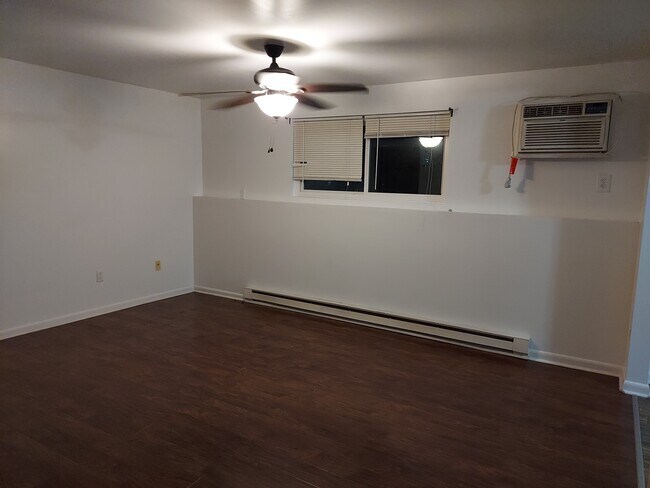 livingroom - 305 King Ave