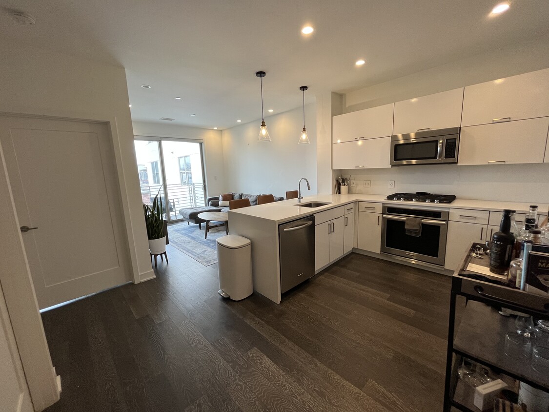 Foto principal - 1350 Maryland Ave NE