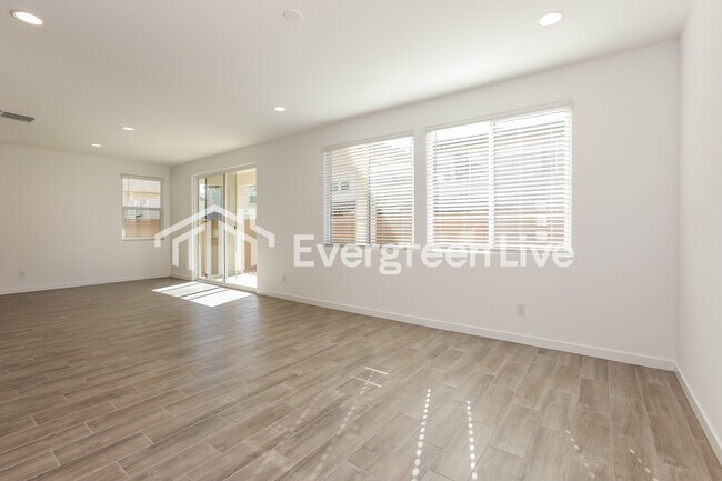 Foto del edificio - 10131 E Ulysses Ave