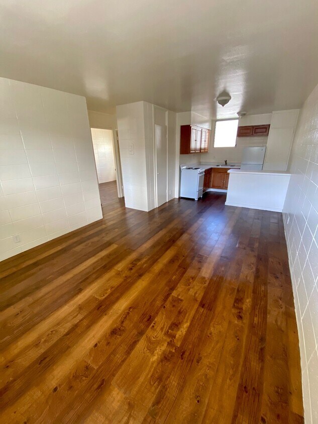 Primary Photo - 809 N Vineyard Blvd