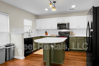 Building Photo - 124 Larkspur Dr