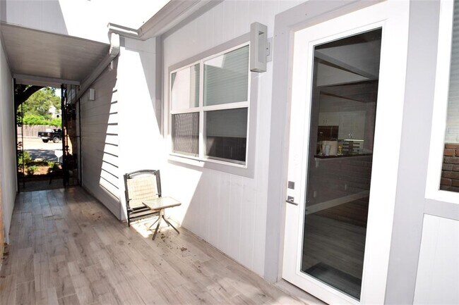 Foto del edificio - 7479 Brompton St