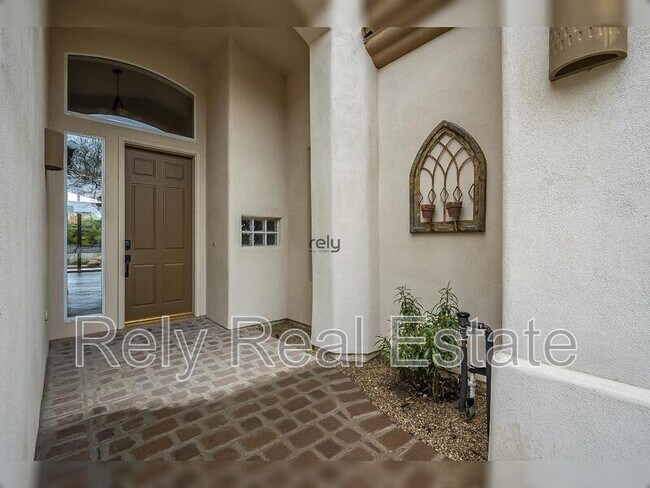 Building Photo - 4605 N Clear Creek Dr